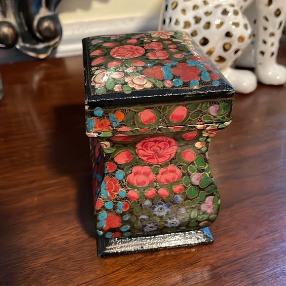 Wood flower trinket box - Picture 4 of 11